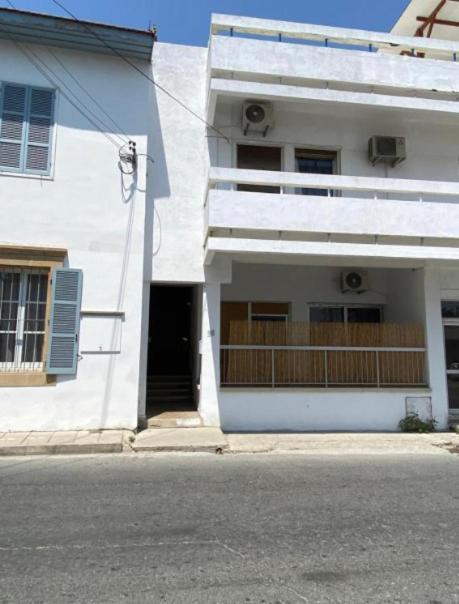 Noer Hostel Larnaca Exterior foto